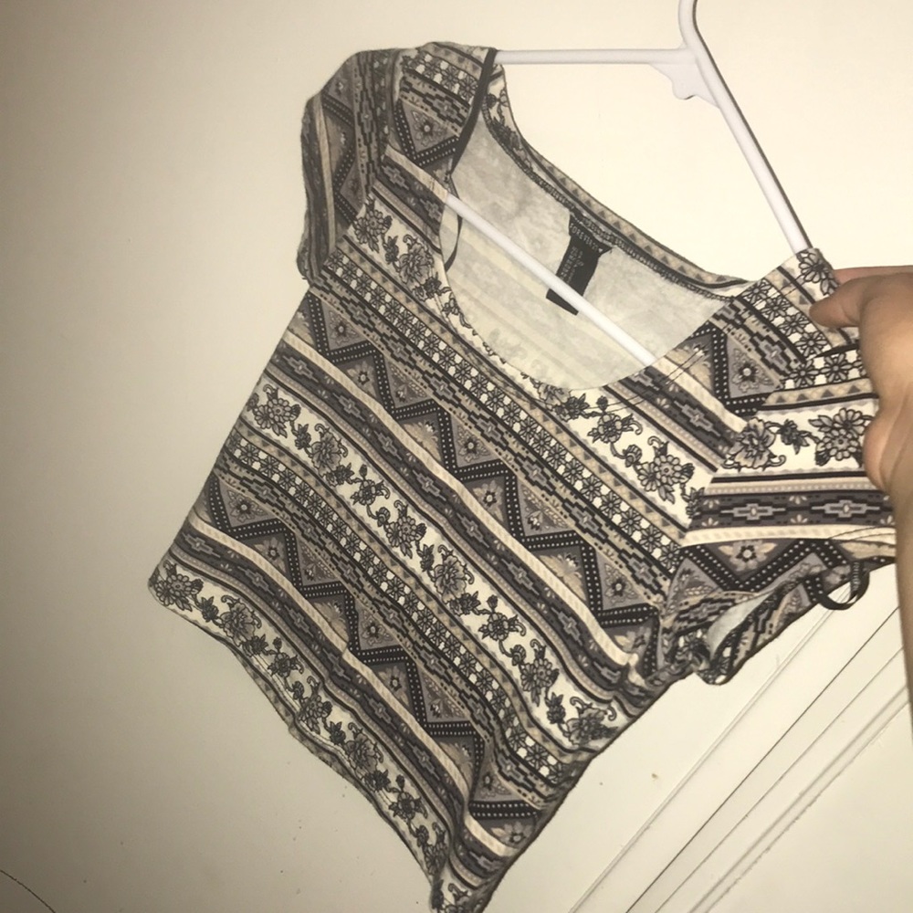 💕 Tribal print crop top 💕
